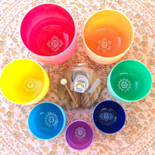 Load image into Gallery viewer, Set of 4 Rainbow Color Sound Therapy Bowls in Beige Carry-On Case