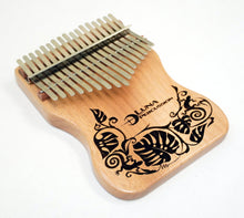 Load image into Gallery viewer, Luna Percussion MO'O Lizard 17 Key Kalimba LPK MO 17C