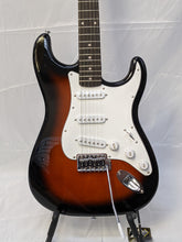 Load image into Gallery viewer, Silvertone SS15TS Electric Guitar Sunburst