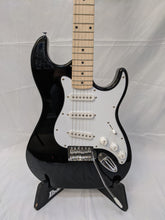 Load image into Gallery viewer, Silvertone SS11BK Strat Style Electric Guitar Black