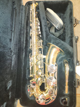 Load image into Gallery viewer, Yamaha YAS-23 Alto Saxophone with case - USED
