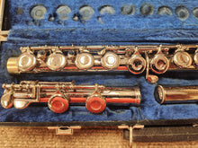 Load image into Gallery viewer, Gemienhardt M2 Student Flute with Case - Used

