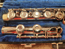 Load image into Gallery viewer, Gemienhardt M2 Student Flute with Case - Used
