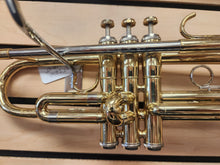 Load image into Gallery viewer, Getzen 300 Series Trumpet with Case - USED
