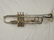Load image into Gallery viewer, Getzen Eterna II 700 Silver Bb Trumpet with Case - USED

